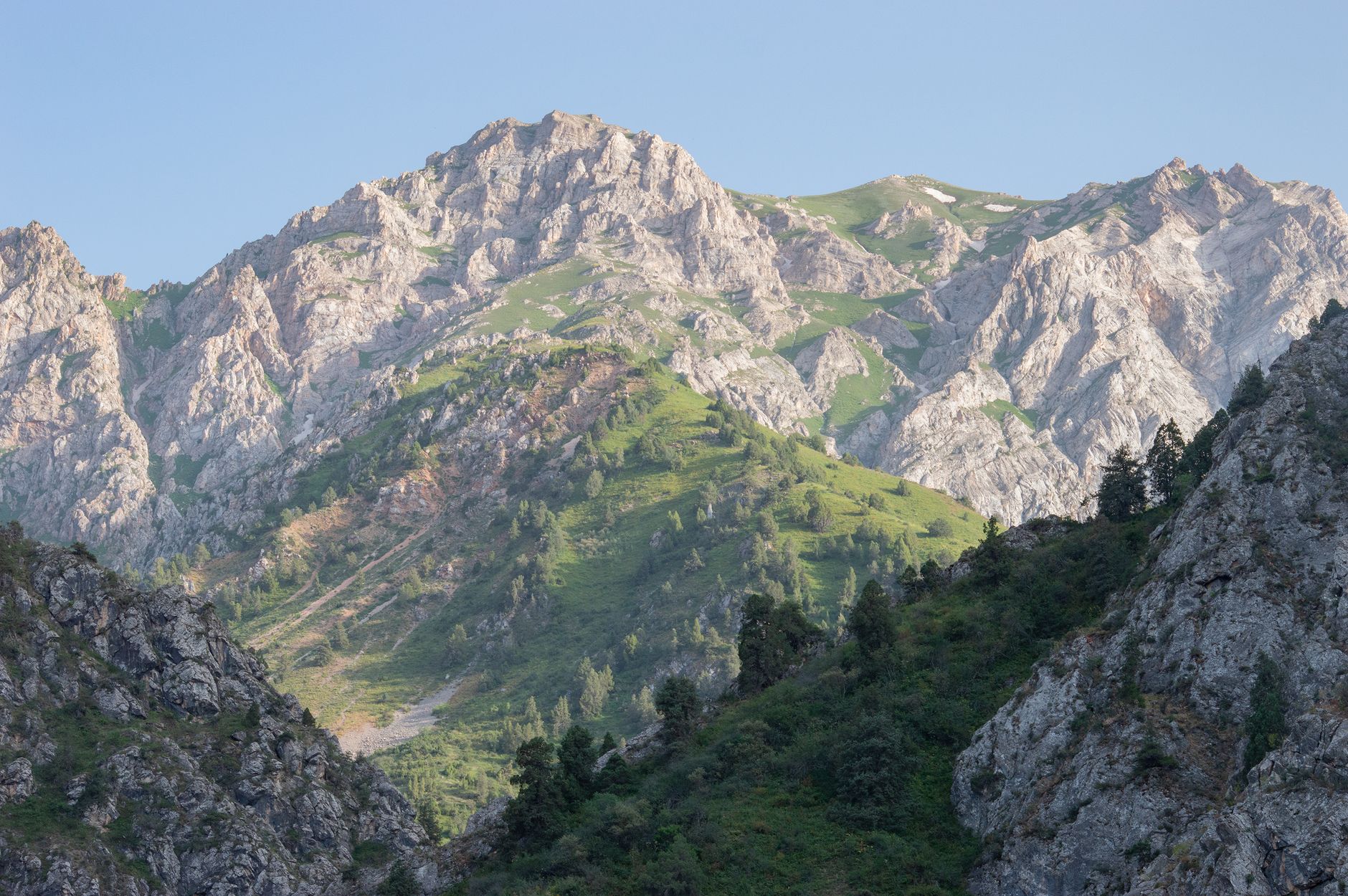 Tyan-Shan tog‘larida zamonaviy dam olish maskani